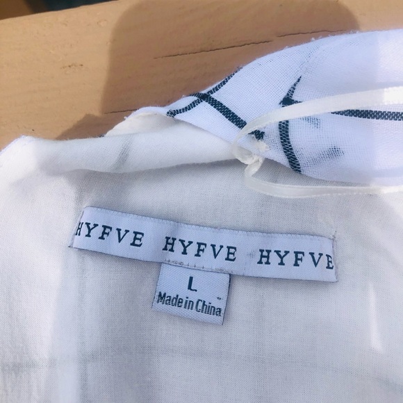 Fun white with black detail and back tie! - Picture 3 of 3